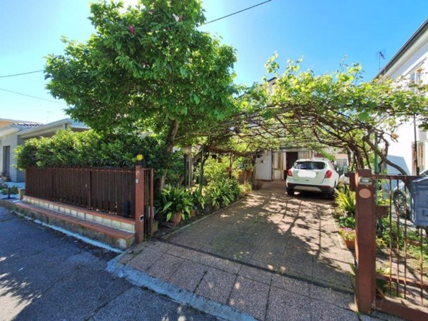 casa indipendente in vendita a Rovigo in zona San Pio X