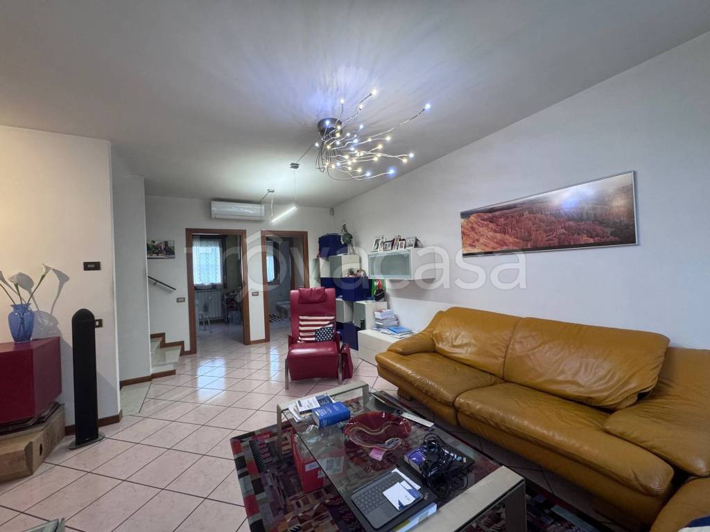 casa indipendente in vendita a Rovigo in zona Commenda