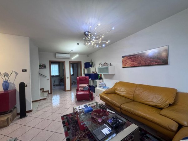 casa indipendente in vendita a Rovigo in zona Commenda