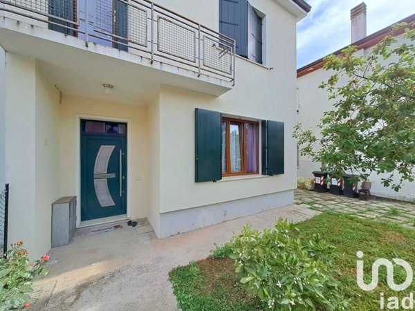 casa indipendente in vendita a Rovigo in zona Tassina