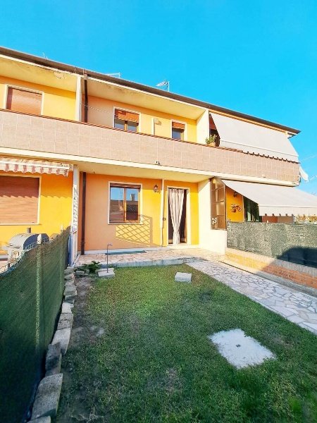 casa indipendente in vendita a Rovigo in zona Mardimago
