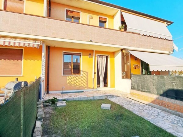 casa indipendente in vendita a Rovigo in zona Mardimago