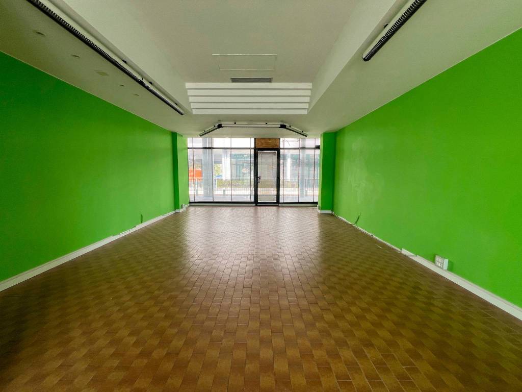 negozio in vendita a Rovigo in zona Commenda