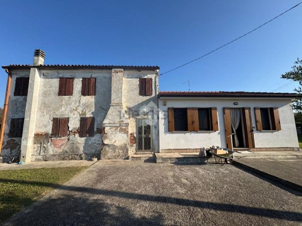 casa indipendente in vendita a Rovigo in zona Concadirame