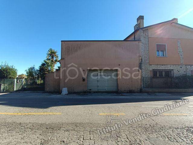 locale commerciale in vendita a Rovigo