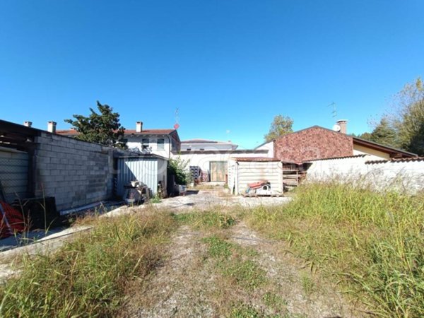 locale commerciale in vendita a Rovigo