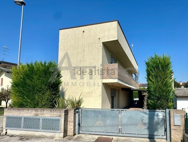 casa indipendente in vendita a Rovigo in zona Sant'Apollinare