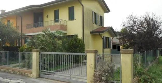 casa indipendente in vendita a Rovigo in zona Concadirame