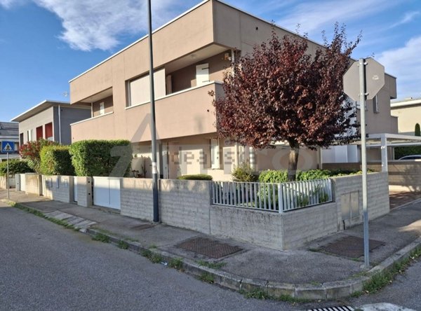 appartamento in vendita a Rovigo in zona Tassina
