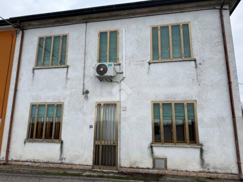 casa indipendente in vendita a Rovigo in zona Buso