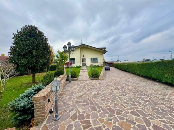 casa indipendente in vendita a Rovigo in zona San Sisto