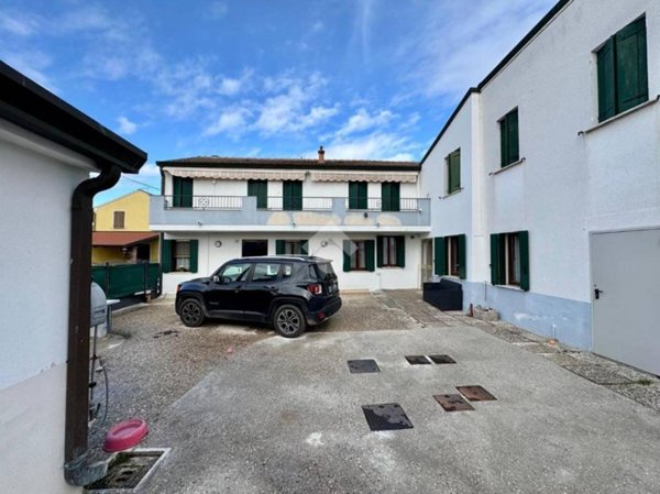casa indipendente in vendita a Rovigo in zona Granzette