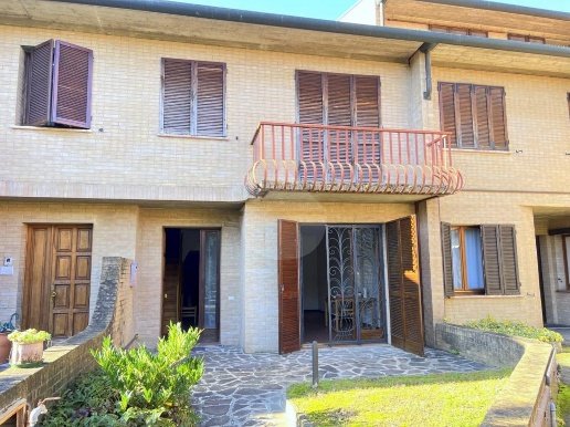 casa indipendente in vendita a Rovigo in zona Commenda