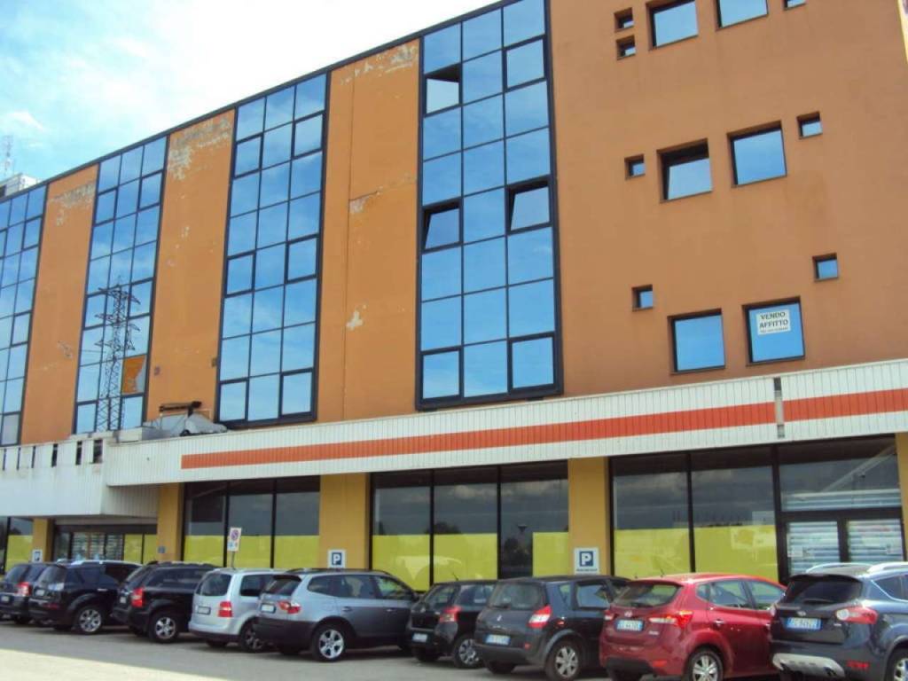 locale commerciale in vendita a Rovigo in zona Borsea