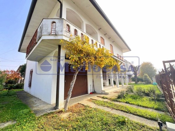 casa indipendente in vendita a Rovigo in zona Commenda