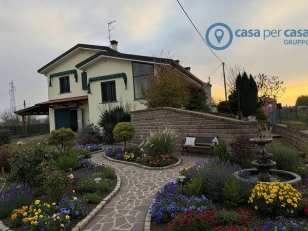 casa indipendente in vendita a Rovigo in zona Sant'Apollinare