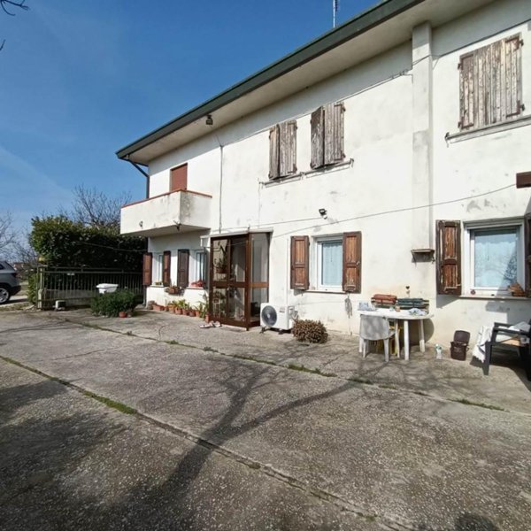 casa indipendente in vendita a Rovigo in zona Sant'Apollinare