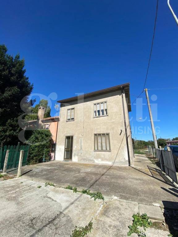 casa indipendente in vendita a Rovigo in zona Centro Storico