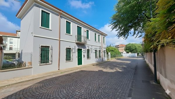 casa indipendente in vendita a Rovigo in zona Centro Storico