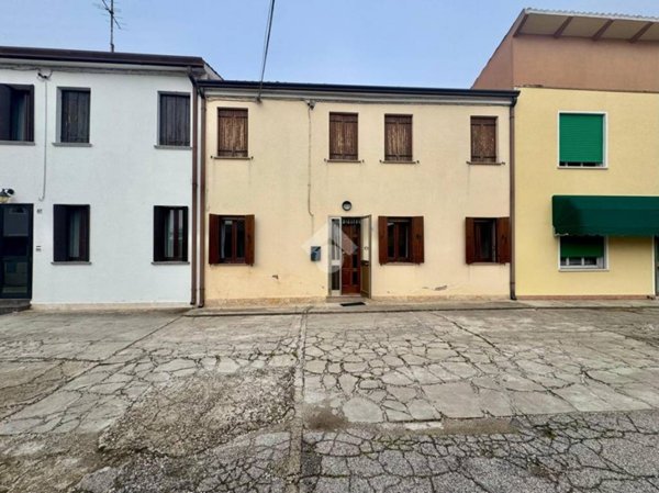 casa indipendente in vendita a Rovigo in zona Granzette
