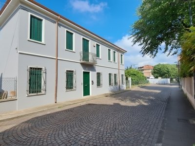casa indipendente in vendita a Rovigo in zona Centro Storico