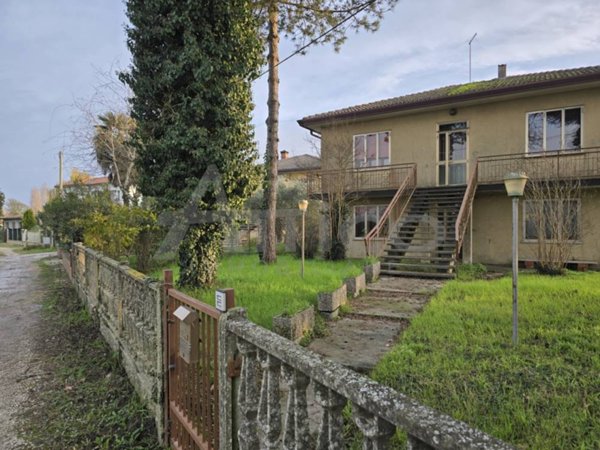 casa indipendente in vendita a Rovigo in zona Sant'Apollinare