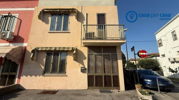 casa indipendente in vendita a Rovigo in zona Tassina