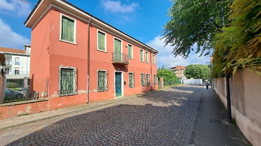 casa indipendente in vendita a Rovigo in zona Centro Storico