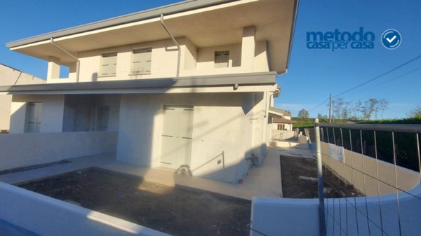 casa indipendente in vendita a Rovigo in zona Granzette