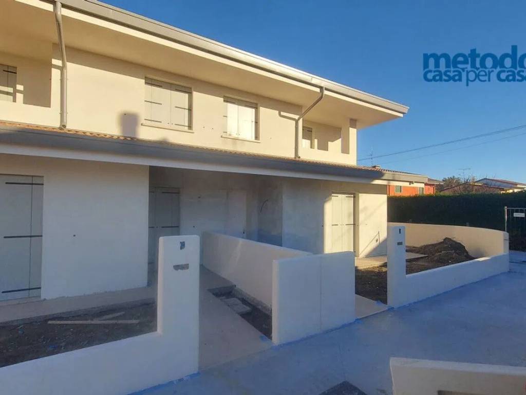 casa indipendente in vendita a Rovigo in zona Granzette