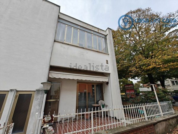casa indipendente in vendita a Rovigo in zona Commenda