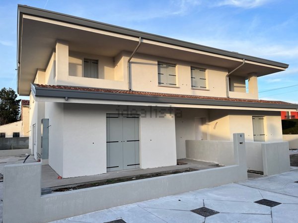 casa indipendente in vendita a Rovigo in zona Granzette