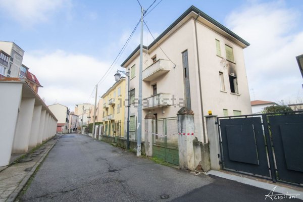 casa indipendente in vendita a Rovigo in zona Centro Storico