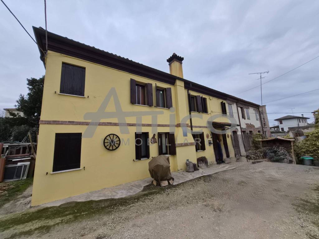 casa indipendente in vendita a Rovigo in zona Sant'Apollinare
