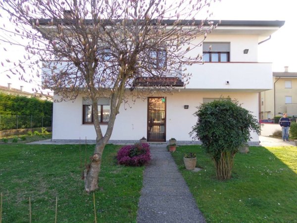 casa indipendente in vendita a Rovigo in zona Commenda