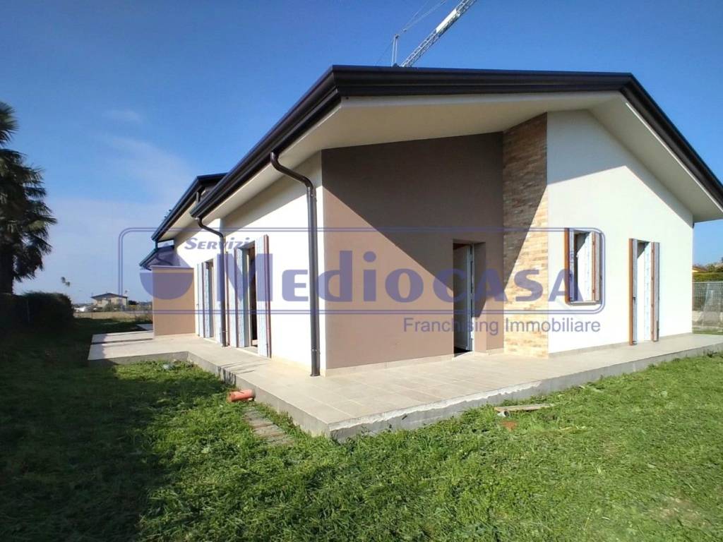 casa indipendente in vendita a Rovigo in zona Commenda