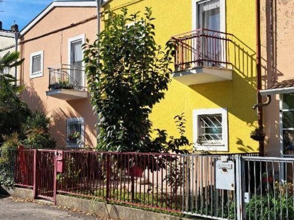 casa indipendente in vendita a Rovigo in zona Commenda