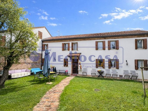 casa indipendente in vendita a Rovigo in zona Mardimago