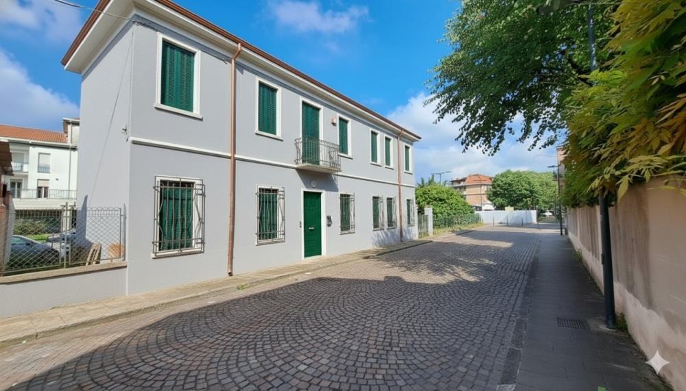 casa indipendente in vendita a Rovigo in zona Centro Storico