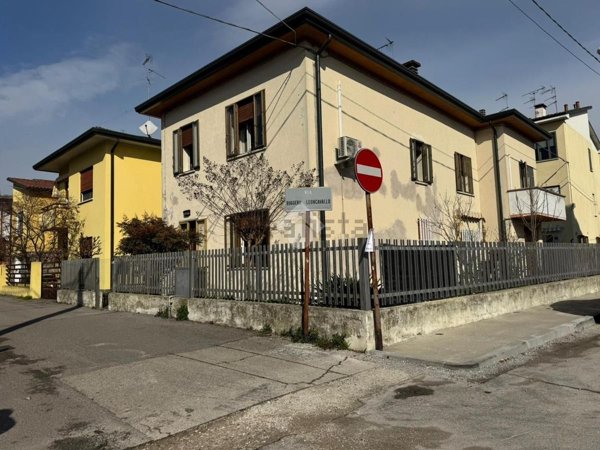 casa indipendente in vendita a Rovigo in zona San Pio X