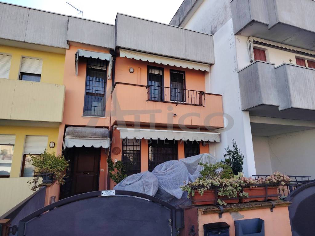casa indipendente in vendita a Rovigo in zona Sarzano/Cantonazzo