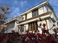 casa indipendente in vendita a Rovigo in zona Commenda