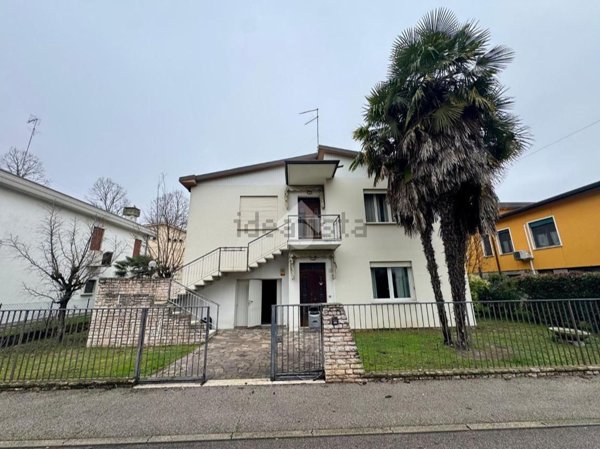 casa indipendente in vendita a Rovigo in zona Centro Storico