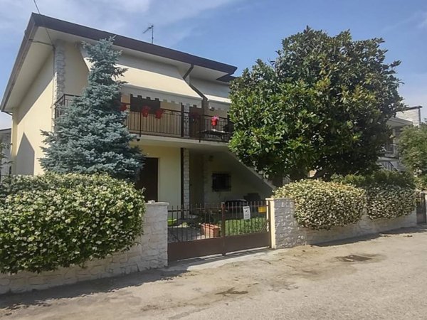 casa indipendente in vendita a Rovigo in zona Tassina