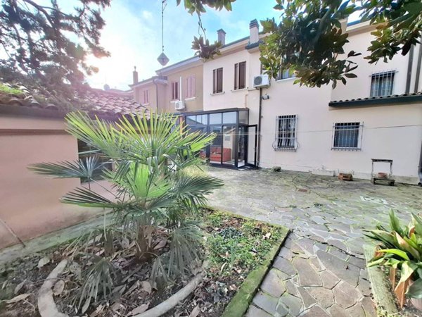 casa indipendente in vendita a Rovigo in zona Centro Storico