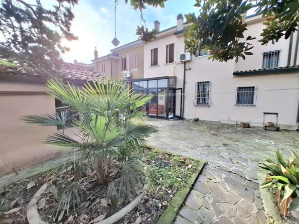 casa indipendente in vendita a Rovigo in zona Centro Storico