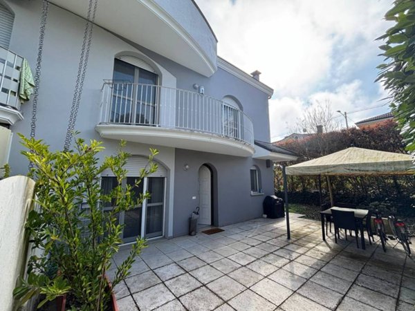 casa indipendente in vendita a Rovigo in zona San Pio X