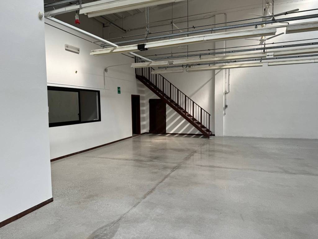 locale commerciale in vendita a Rovigo in zona Granzette