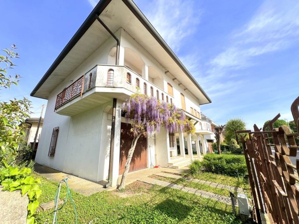 casa indipendente in vendita a Rovigo in zona Commenda