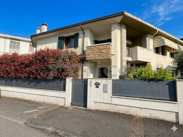 casa indipendente in vendita a Rovigo in zona San Bartolomeo